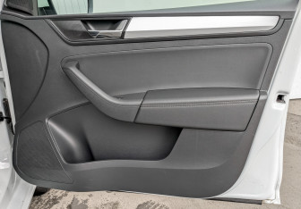 Подержанный автомобиль Skoda Rapid Liftback 2022 года (24 фото)
