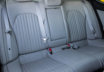 Подержанный автомобиль Genesis G70 2021 года (8 фото)