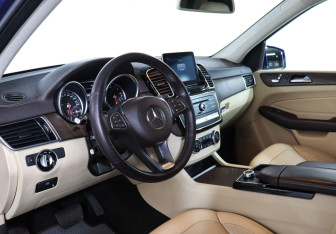 Подержанный автомобиль Mercedes-Benz GLE 2017 года (13 фото)