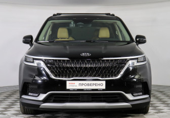 Подержанный автомобиль Kia Carnival 2021 года (2 фото)