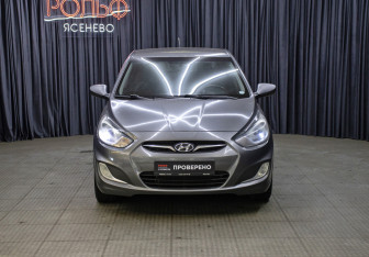Подержанный автомобиль Hyundai Solaris Hatchback 2012 года (2 фото)