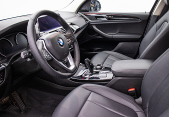 Подержанный автомобиль BMW X3 2020 года (10 фото)