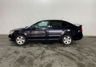 Подержанный автомобиль Skoda Octavia Liftback 2011 года (7 фото)