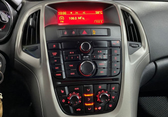 Подержанный автомобиль Opel Astra Hatchback 2011 года (13 фото)