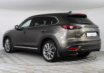 Подержанный автомобиль Mazda CX-9 2017 года (7 фото)