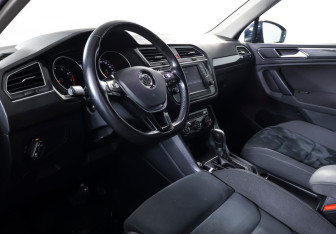 Подержанный автомобиль Volkswagen Tiguan 2017 года (16 фото)