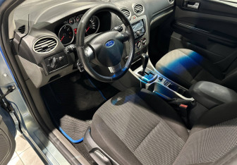 Подержанный автомобиль Ford Focus Hatchback 2010 года (9 фото)