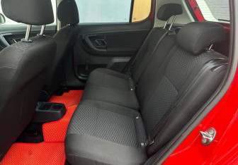 Подержанный автомобиль Skoda Fabia Hatchback 2013 года (10 фото)