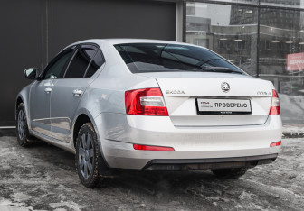 Подержанный автомобиль Skoda Octavia Liftback 2014 года (6 фото)