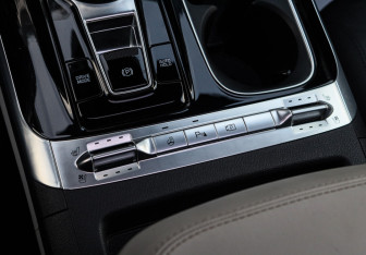 Подержанный автомобиль Kia Carnival 2021 года (27 фото)