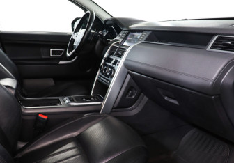 Подержанный автомобиль Land Rover Discovery Sport 2016 года (9 фото)