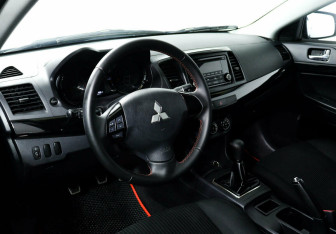 Подержанный автомобиль Mitsubishi Lancer Sedan 2013 года (10 фото)