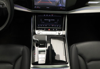 Подержанный автомобиль Audi Q8 2024 года (9 фото)