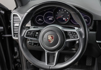 Подержанный автомобиль Porsche Cayenne 2022 года (16 фото)