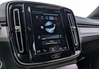 Подержанный автомобиль Volvo XC40 2021 года (25 фото)