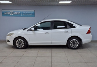 Подержанный автомобиль Ford Focus Sedan 2011 года (8 фото)