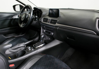 Подержанный автомобиль Mazda 3 Sedan 2017 года (9 фото)