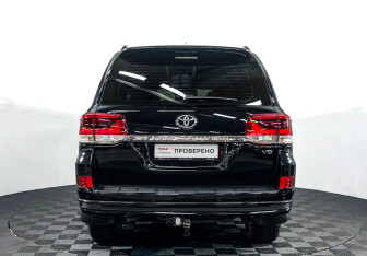 Подержанный автомобиль Toyota Land Cruiser Suv 2019 года (6 фото)