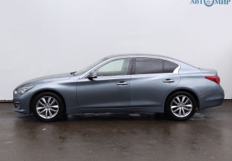Подержанный автомобиль Infiniti Q50 2015 года (8 фото)
