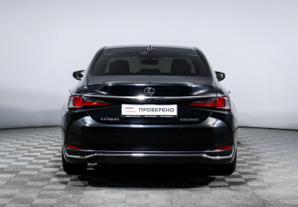Подержанный автомобиль Lexus ES 2018 года (6 фото)