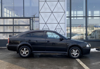 Подержанный автомобиль Skoda Octavia Liftback 2008 года (4 фото)