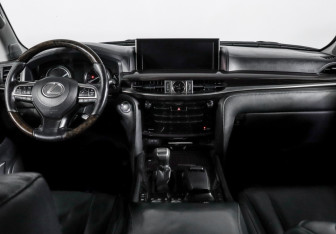 Подержанный автомобиль Lexus LX 2015 года (12 фото)