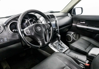 Подержанный автомобиль Suzuki Grand Vitara 2014 года (7 фото)