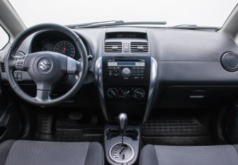 Подержанный автомобиль Suzuki SX4 Sedan 2008 года (13 фото)