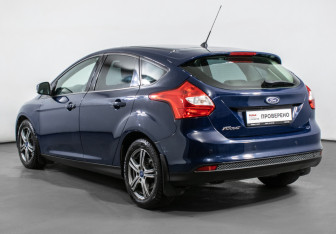 Подержанный автомобиль Ford Focus Hatchback 2014 года (7 фото)