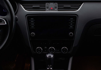 Подержанный автомобиль Skoda Octavia Liftback 2018 года (14 фото)