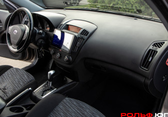 Подержанный автомобиль Kia Ceed Wagon 2007 года (7 фото)