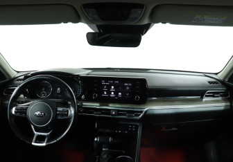 Подержанный автомобиль Kia K5 2021 года (12 фото)