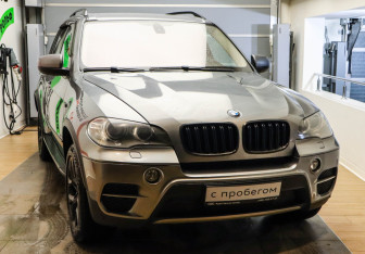 Подержанный автомобиль BMW X5 2012 года (3 фото)