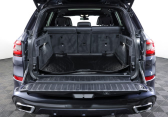 Подержанный автомобиль BMW X5 2019 года (10 фото)