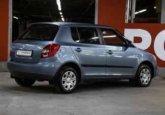 Подержанный автомобиль Skoda Fabia Hatchback 2011 года (5 фото)