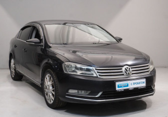 Подержанный автомобиль Volkswagen Passat Sedan 2011 года (3 фото)