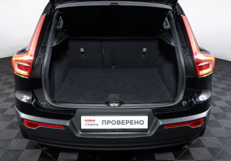 Подержанный автомобиль Volvo XC40 2018 года (10 фото)