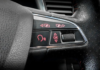 Подержанный автомобиль SEAT Leon Hatchback 2013 года (26 фото)