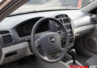 Подержанный автомобиль Kia Cerato Hatchback 2007 года (10 фото)