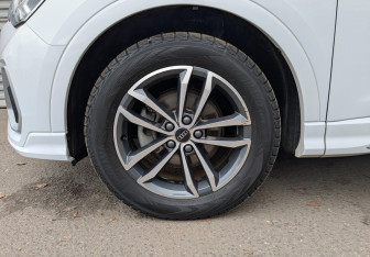 Подержанный автомобиль Audi Q3 2023 года (18 фото)