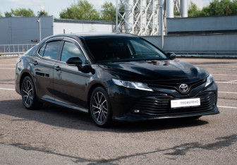 Подержанный автомобиль Toyota Camry Sedan 2018 года (3 фото)