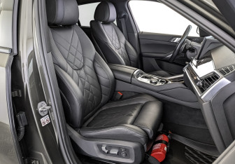 Подержанный автомобиль BMW X6 2023 года (24 фото)