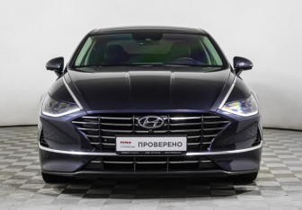 Подержанный автомобиль Hyundai Sonata 2021 года (2 фото)