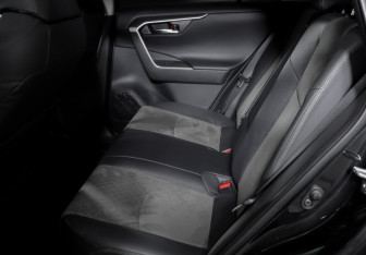 Подержанный автомобиль Toyota RAV4 2024 года (10 фото)