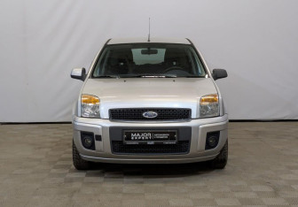 Подержанный автомобиль Ford Fusion 2010 года (2 фото)