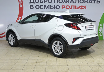 Подержанный автомобиль Toyota C-HR 2021 года (6 фото)
