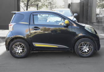 Подержанный автомобиль Toyota iQ 2009 года (7 фото)