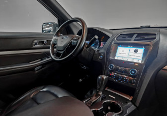 Подержанный автомобиль Ford Explorer 2019 года (29 фото)