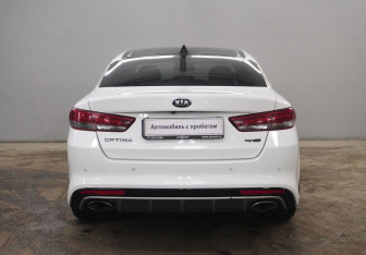 Подержанный автомобиль Kia Optima Sedan 2017 года (6 фото)
