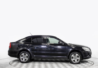 Подержанный автомобиль Skoda Octavia Liftback 2011 года (3 фото)